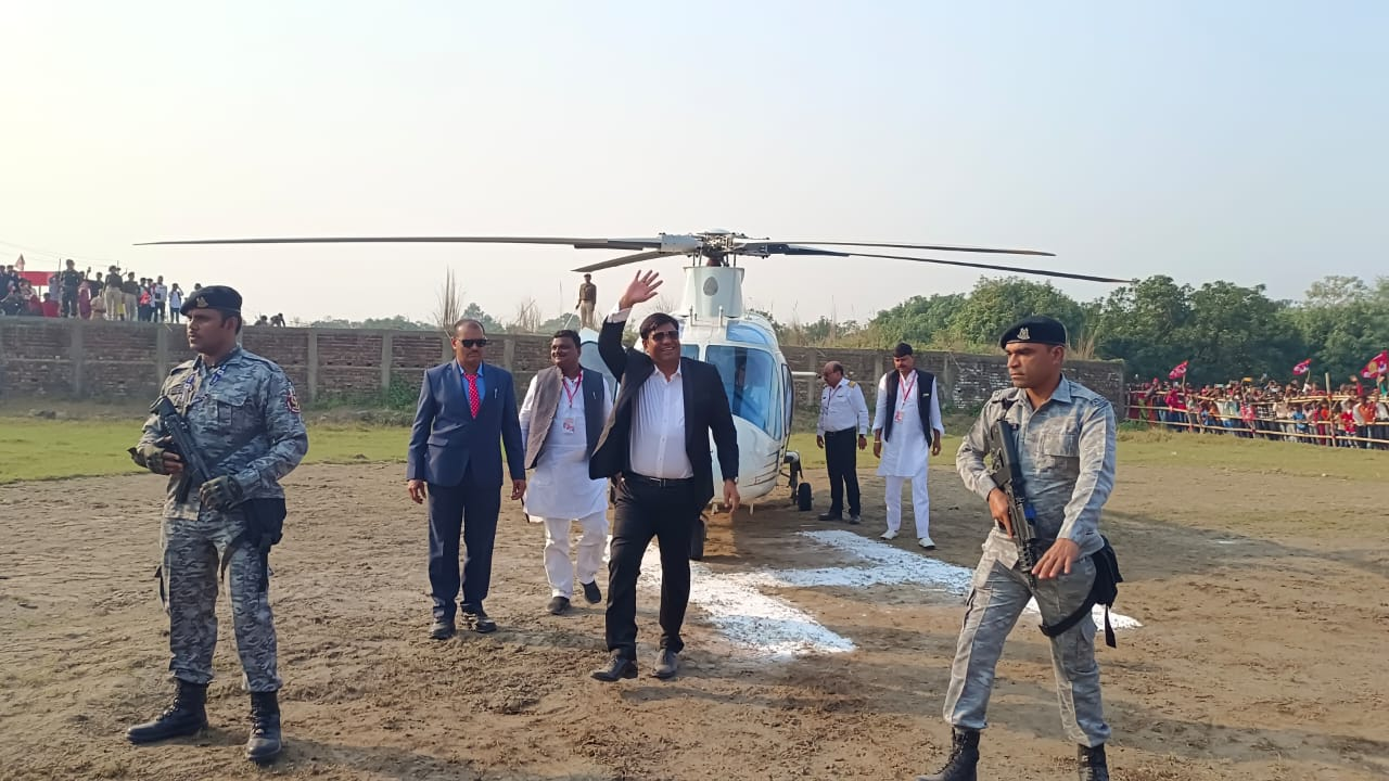 मुकेश सहनी का हेलीकॉप्टर से दौरा शुरू, शिवहर-मोतिहारी में विशाल जनसभा को  किया संबोधित