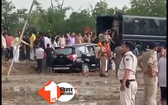 बारिश की वजह से कीचड़ में फंसी महामहिम की गाड़ी, भोजपुर में विशाल धर्म सम्मेलन में शामिल होने पहुंचे थे गवर्नर