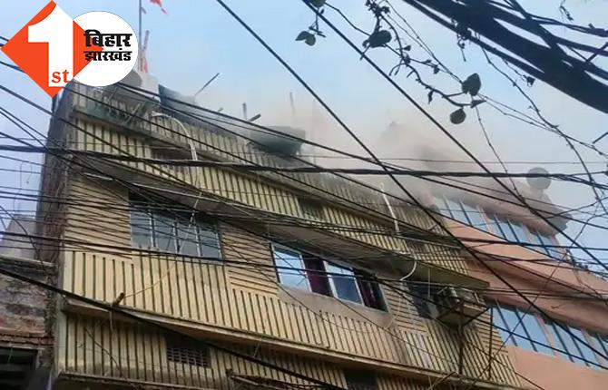 राजधानी में गैस लिक के कारण तीन मंजिला मकान लगी आग, लाखों की संपत्ति जलकर राख  