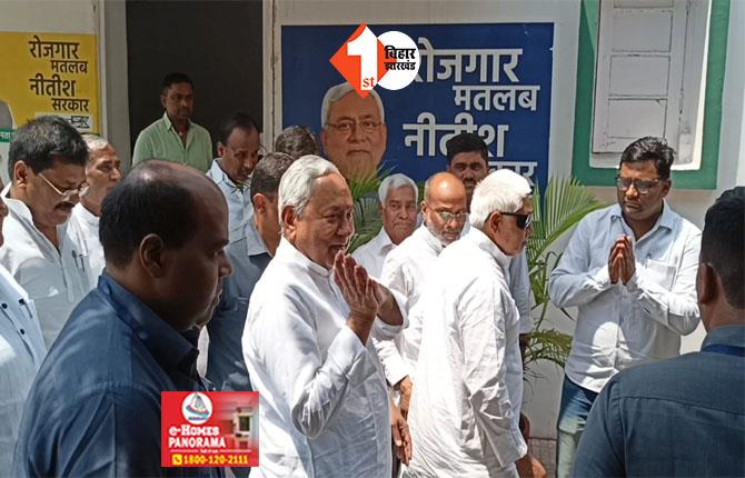 लोकसभा चुनाव 2024 : चुनावी शंखनाद के बीच JDU दफ्तर पहुंचे CM नीतीश कुमार,  प्रवक्ताओं को दे रहे जीत का मन्त्र 