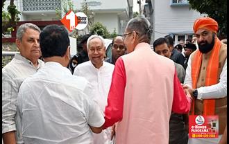 कैंसर से जूझ रहे सुशील मोदी से मिलने पहुंचें CM नीतीश कुमार, कहा - जल्द ठीक होकर करेंगे जनसेवा