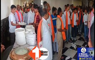 JDU उम्मीदवार रामप्रीत मंडल का विरोध, NDA की बैठक में BJP कार्यकर्ताओं ने तोड़े प्लेट 