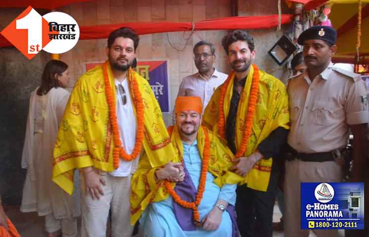 परिवार के साथ नितीन मुकेश और नील नितीन मुकेश महावीर मंदिर पहुंचे, बजरंग बली की पूजा कर प्रसाद किया ग्रहण