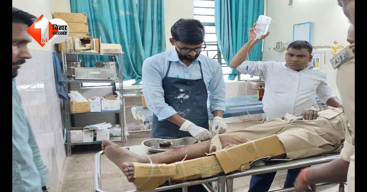 बिहार में सदर अस्पताल की बदहाल तस्वीर… घायल दरोगा के टूटे पैर में कार्टून-पाइप बांधकर इलाज, वीडियो वायरल