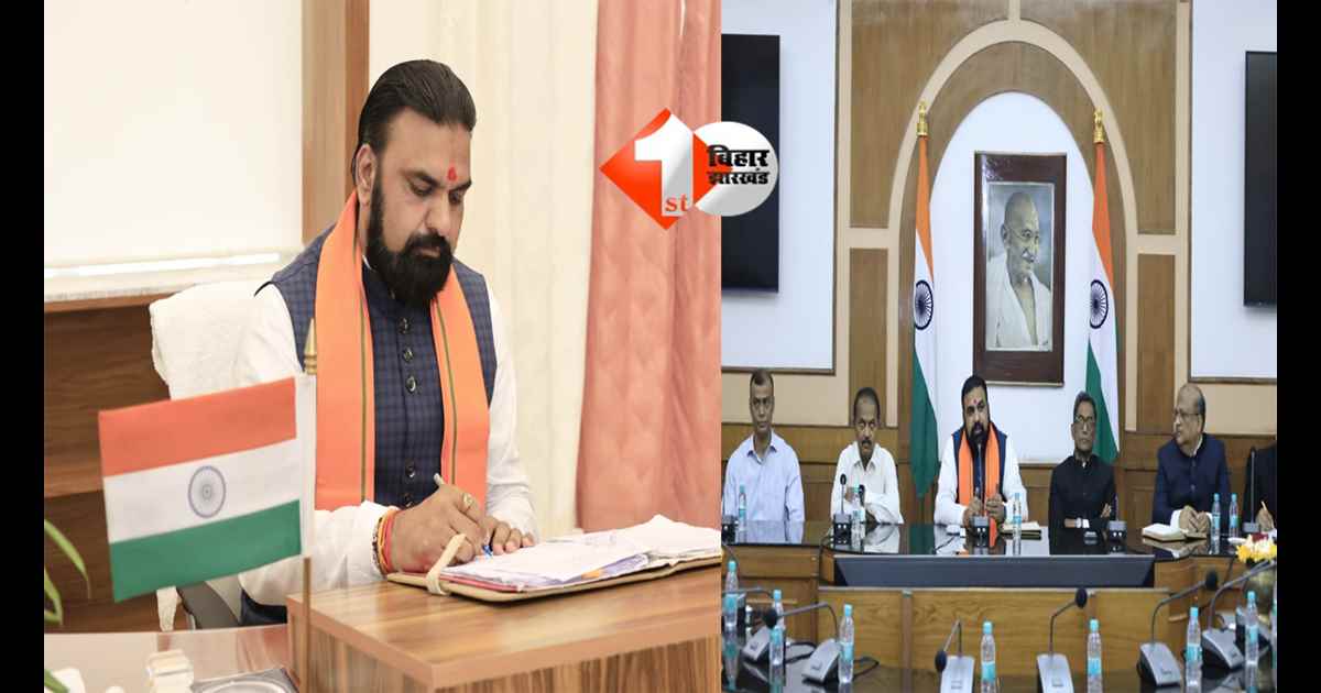  Bihar CM : मुख्यमंत्री बनते ही एक्शन में सम्राट चौधरी, सचिवालय पहुंच संभाला कार्यभार;  IAS अफसरों  के साथ हाई लेवल मीटिंग 