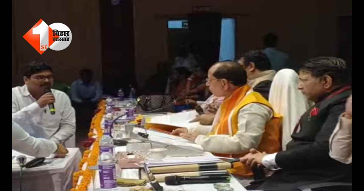 BIHAR BHUMI : 'कैसे बेटा हो यार ... ', विजय सिन्हा के कार्यक्रम में बुजुर्ग मां को लेकर पहुंचा युवक, भड़के डिप्टी सीएम ने कहा - माता-पिता का अपमान करता हो तो सीधे FIR करें ...