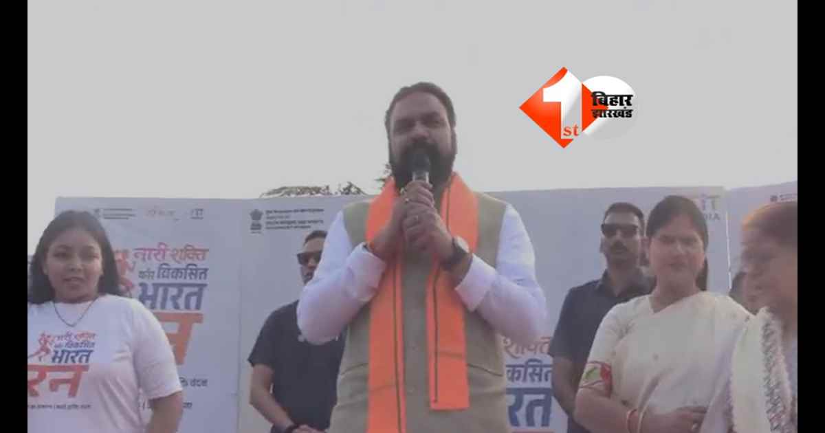 Bihar News : जेपी गंगा पथ से सचिवालय तक एक्टिव दिख रहे CM सम्राट चौधरी, नारी शक्ति वंदन अभियान में महिलाओं ने किया सम्मान