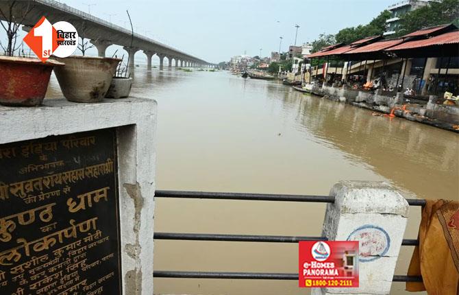 गंगा नदी में उफान: पानी में डूबा श्मशान घाट, शव जलाना हुआ बंद