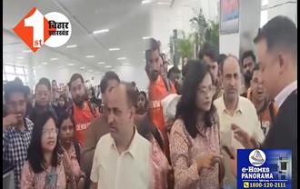 स्पाइस जेट के पैसेंजर ने दिल्ली एयरपोर्ट पर किया जमकर हंगामा, फ्लाइट के 7 घंटे से ज्यादा विलंब होने से थे नाराज