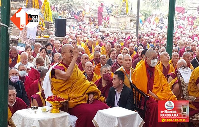 बिहार : धर्मगुरु दलाई लामा पहुंचे महाबोधि मंदिर, बोधि वृक्ष के नीचे की विशेष पूजा अर्चना