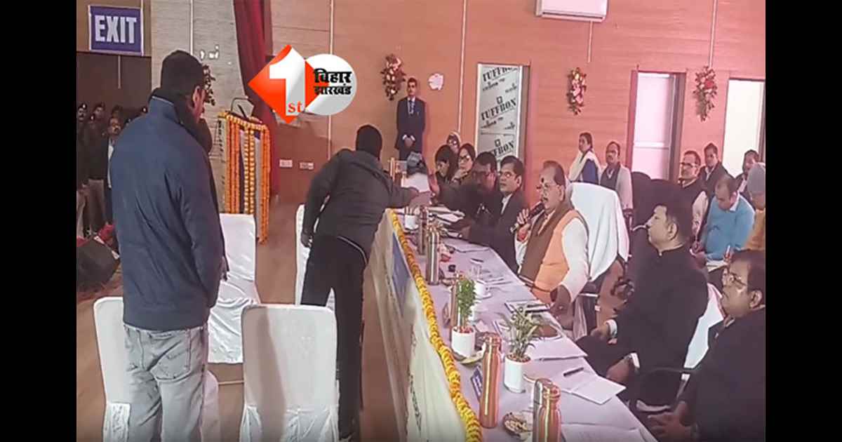 Bihar land : घुसपैठियों ने कितनी जमीन पर किया कब्जा?  सामने लाएं पूरा डाटा;  मंत्री विजय कुमार सिन्हा ने राजस्व कर्मचारियों को दिए निर्देश