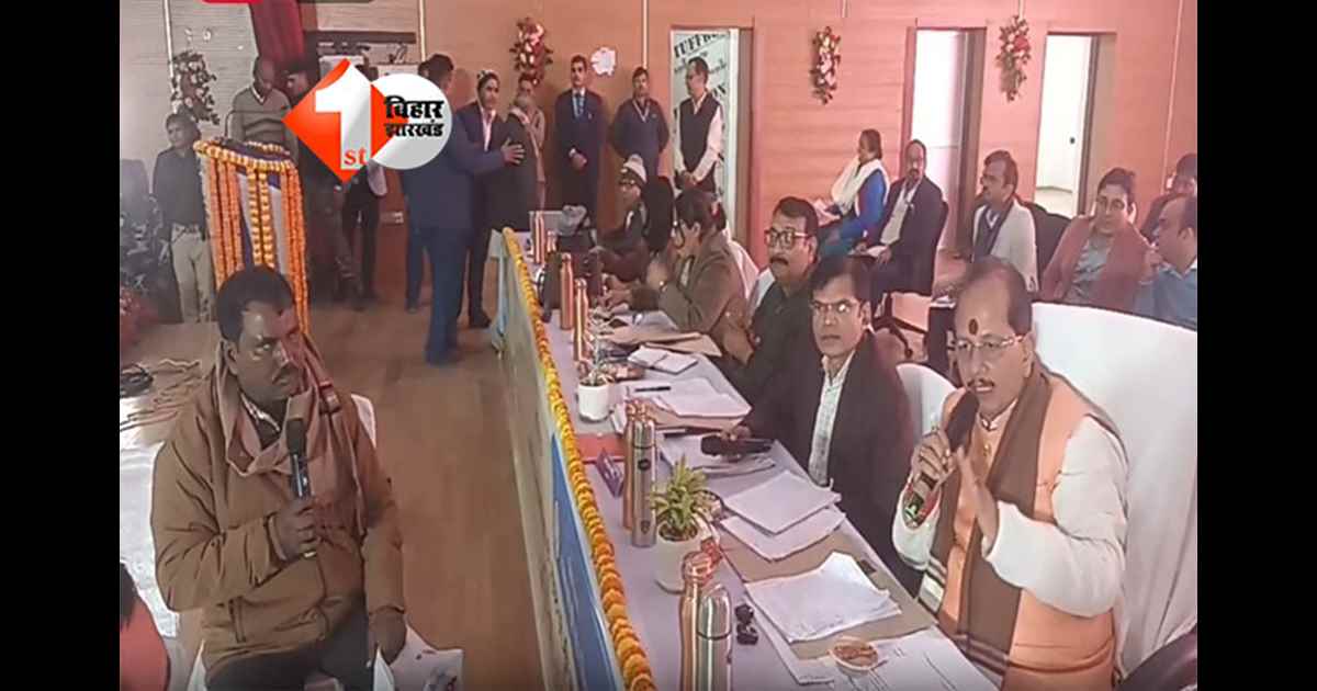 Bihar land mafia news : जमीन माफिया के खिलाफ कार्रवाई करने वाले कर्मचारियों को मिलें विशेष सुरक्षा, विजय कुमार सिन्हा ने DM-SP को दिए निर्देश 