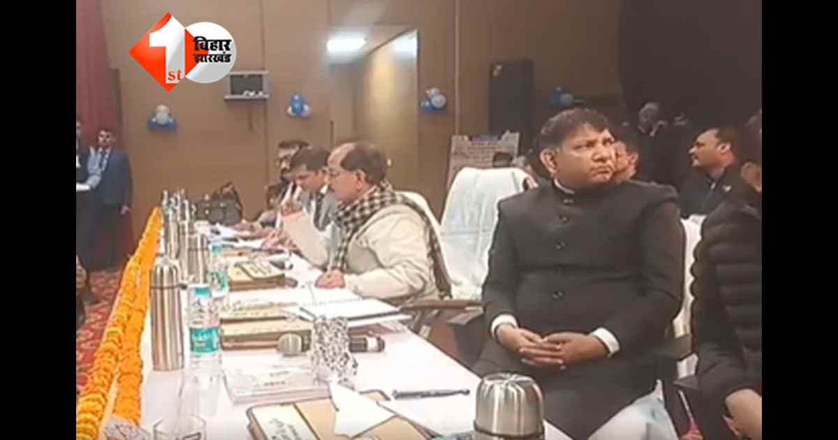 Bihar land reform : 'क्या तमाशा है...', CO की विजय कुमार सिन्हा ने भरी सभा में लगा दी क्लास, कहा - सही काम को लटकाने का रवैया नहीं चलेगा