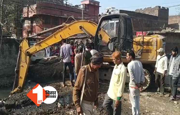बिहार: नाला सफाई के दौरान शव मिलने से फैली सनसनी, मृतक की शिनाख्त करने में जुटी पुलिस
