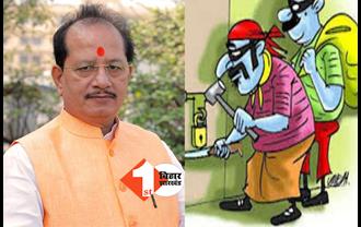 बिहार : विस के नेता प्रतिपक्ष विजय कुमार सिन्हा के आवास से चोरी : कैश, घड़ी और फाइल ले भागा चोर