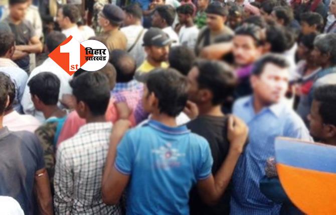 बिहार: एग्जाम सेंटर में घुसने से रोकना मजिस्ट्रेट को पड़ गया भारी, लड़कों ने कर दिया बुरा हाल