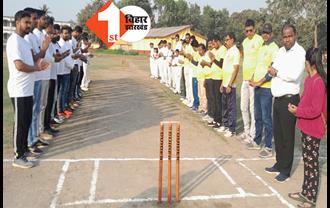 पूर्णियां जिला स्थापना दिवस पर क्रिकेट मैच का आयोजन, पनोरमा ग्रुप के प्रबंध निदेशक ने खिलाड़ियों को दी बधाई