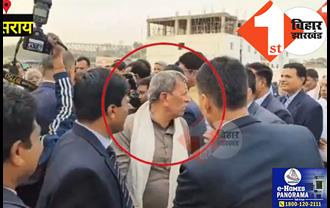 CM के प्रोग्राम में CPI विधायक को नीतीश के गार्ड ने हाथ पकड़कर निकाला, देखते रह गये जेडीयू नेता, वीडियो वायरल