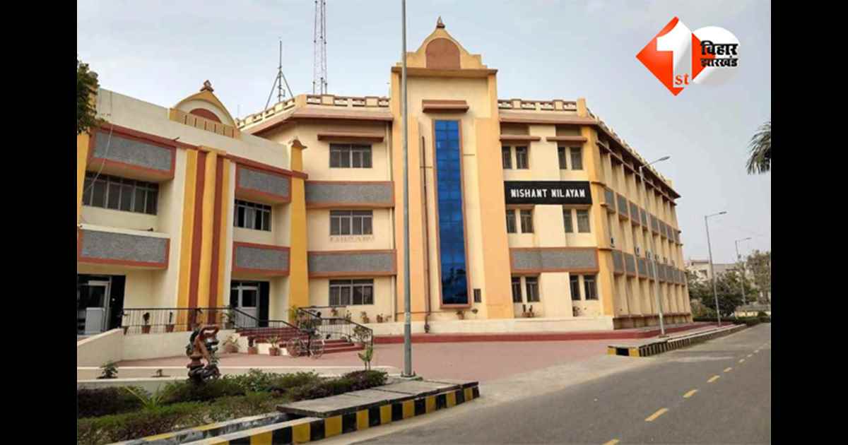 Patna News : पटना चाणक्य लॉ कॉलेज के LLM छात्र की संदिग्ध मौत, हॉस्टल में रूम से लव लेटर भी बरामद; मां ने जताई यह आशंका 