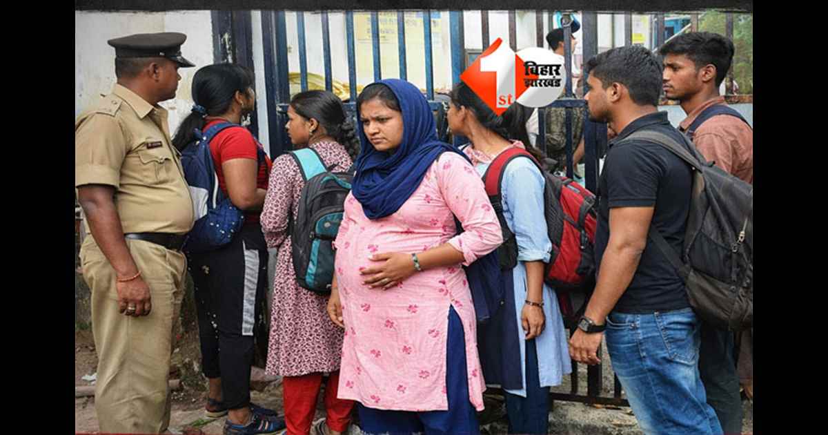 Dehri exam news : इंटरमीडिएट परीक्षा विवाद: देर से पहुंचे छात्रों को प्रवेश नहीं, प्रेग्नेंट छात्रा सहित कई बाहर