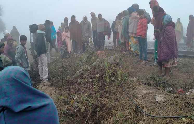 पटना : पटरी किनारे मिली गले में रस्सी बंधी लड़की की लाश, टैटू से खुलेगा राज