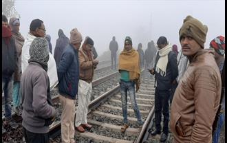 जमुई : पटरी पर मिली युवक और युवती की लाश, प्रेम प्रंसग में खुदकुशी की आशंका