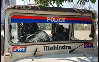 वारंटी को पकड़ने गई पुलिस टीम पर बेतिया में हमला, दो पुलिसवाले गंभीर रुप से घायल 