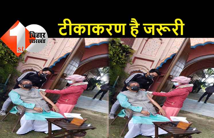 पूर्व सांसद आरके सिन्हा ने लिया बूस्टर डोज, लोगों से की वैक्सीन लगवाने की अपील