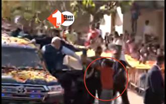 हुबली में PM मोदी की सुरक्षा में चूक, माला पहनाने के लिए दौड़ता हुआ करीब पहुंच गया शख्स
