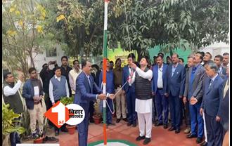 देश माना रहा 74 वां गणतंत्र दिवस : उपमुख्यमंत्री तेजस्वी यादव ने राबड़ी आवास पर किया झंडोत्तोलन