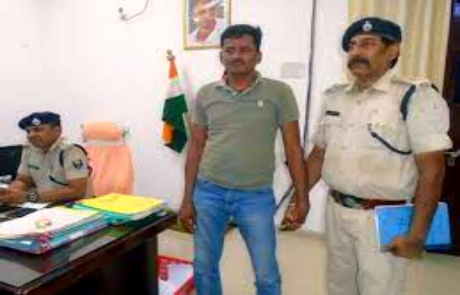 बिहार में जेल में बंद कुख्यात अपराधी के तकिये के नीचे नोट की गड्डियां मिलीं: आरा में नईम मियां के पास से मोटी रकम बरामद