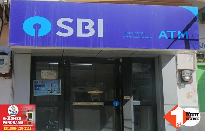 बिहार: ATM मशीन को काट शातिर चोर ले भागे लाखों रुपए, वारदात के बाद लगाई आग