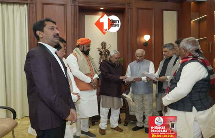 NDA विधायक दल का नेता चुने गए नीतीश, विनोद तावडे के साथ राज्यपाल को सौंपा समर्थन पत्र 