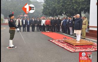 मुख्यमंत्री नीतीश कुमार ने आवास पर किया झंडोत्तोलन, देश को दी गणतंत्र दिवस की बधाई