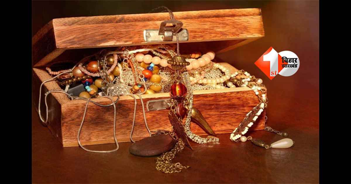 Patna loot case : पटना में दिनदहाड़े ज्वेलरी कारोबारी से 22 लाख की लूट, बेटे पर फायरिंग; सीसीटीवी में वारदात कैद 