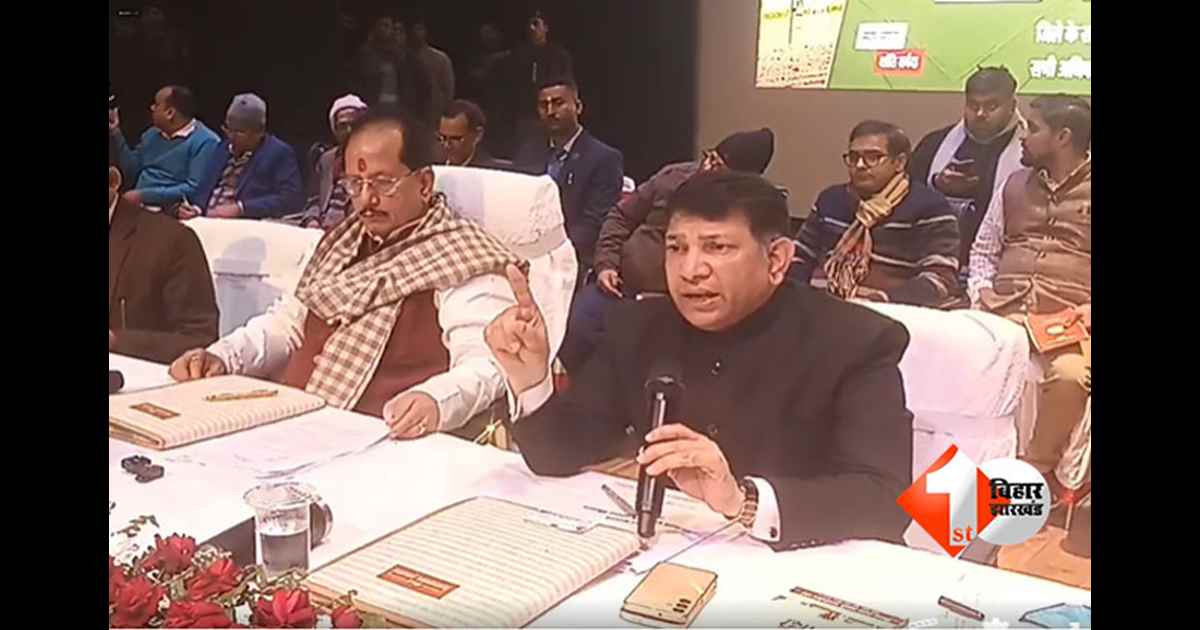 Land Reform Department : 'समय से पहले रिटायर कर देंगे ...', CO की लापरवाही पर भड़के विजय सिन्हा, कहा - 4 साल से पहले VRS दिलवा दूंगा, यदि सही लागों को मदद में लटकाया
