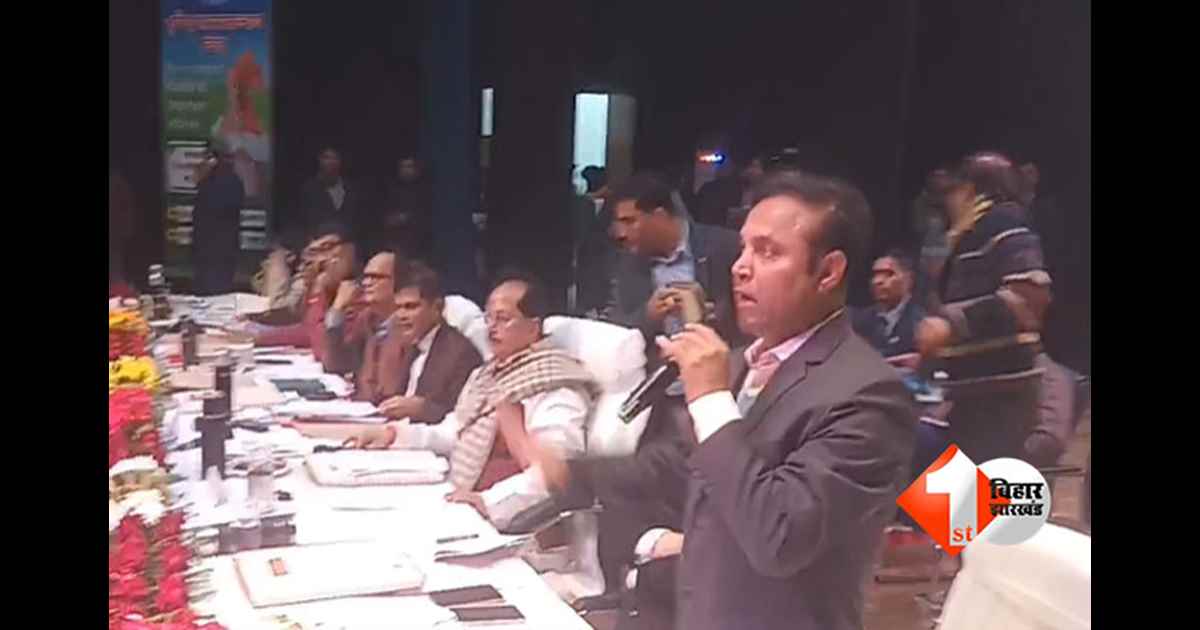 revenue department : थानेदार से बड़ा भी कोई दबंग है क्या? भागलपुर में भूमि सुधार जनसंवाद कार्यक्रम में सचिव का अनोखा सवाल; जानिए क्या है पूरी खबर 