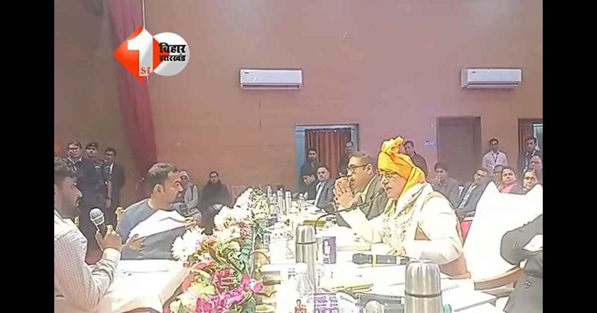 Bihar Bhumi: विजय सिन्हा ने एक CO को धर लिया... जमकर लगाई क्लास, दाखिल खारिज में किय़ा था खेल, शोकॉज से लेकर एक्शन तक...