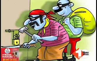 दो चोरों का बड़ा कारनामा: चोरी के पैसों से करा दिया भंडारा, शोरूम से लेकर भागे थे 59 लाख रुपये