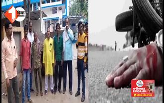 बिहार : पुलिस स्टेशन गेट के सामने तेज रफ़्तार ट्रक ने बारात जा रहे बाइक सवार दो युवकों को कुचला, मौके पर हुई चाचा - भतीजे की मौत 