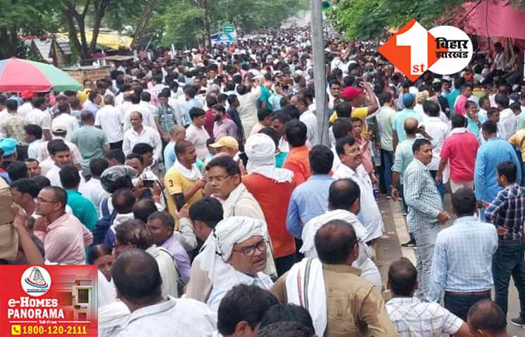 नीतीश सरकार के खिलाफ शिक्षक अभ्यर्थियों का हल्ला बोल, पटना की सड़कों पर उतरे हजारों टीचर