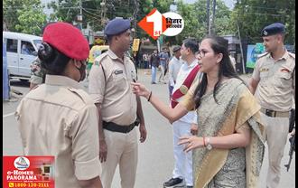 बिहार की DM का बड़ा एक्शन: खुद सड़क पर उतर गईं महिला अधिकारी, दर्जनों गाड़ियों का कटवा दिया चालान; पुलिस जवानों की लगा दी क्लास