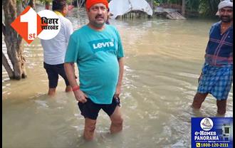 हाफ पैंट पहनकर बाढ़ प्रभावित क्षेत्रों का BJP विधायक ने किया दौरा, कहा-यह आषाढ़ की झांकी है..सावन भादो अभी बाकी है