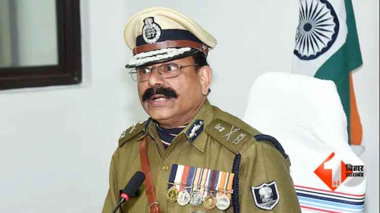 SK सिंघल पेपर लीक  सिपाही भर्ती घोटाला  Bihar constable exam leak  पूर्व DGP SK सिंघल जांच  EOU inquiry SK सिंघल  कोलकाता सेटिंग सिंघल  सिपाही बहाली घोटाला बिहार  बिहार पुलिस पेपर लीक केस