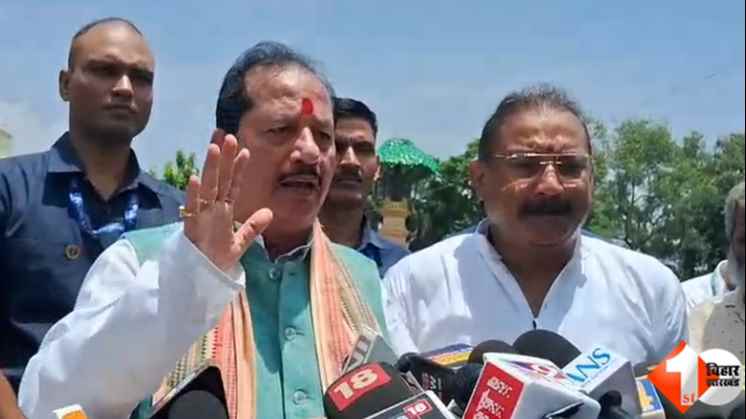विजय सिन्हा अशोक चौधरी साथ  बिहार विधानसभा सियासी हंगामा  भाई वीरेंद्र विवाद  SIR मुद्दा बिहार  NDA डैमेज कंट्रोल  जेडीयू बीजेपी प्रेस कांफ्रेंस  विजय सिन्हा बनाम अशोक चौधरी  ग्रामीण कार्य विभाग टेंडर