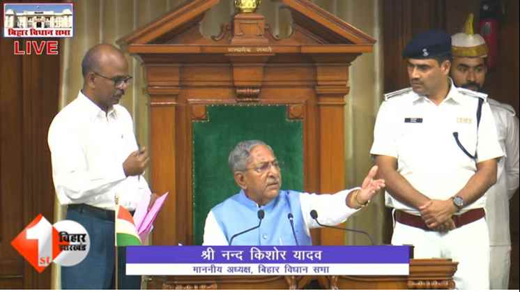 बिहार विधानसभा मानसून सत्र  विपक्ष का विरोध प्रदर्शन  SIR पर विशेष चर्चा  विधानसभा हंगामा  काले कपड़ों में विधायक  बिहार स्पीकर नंदकिशोर यादव  रिपोर्टर टेबल पलटना  विपक्ष बनाम सरकार बिहार