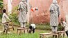 Bihar School News: कीचड़ में बच्चों से शिक्षिका के लिए बेंच बिछवाने का वीडियो वायरल, स्कूल की बदहाली पर बवाल