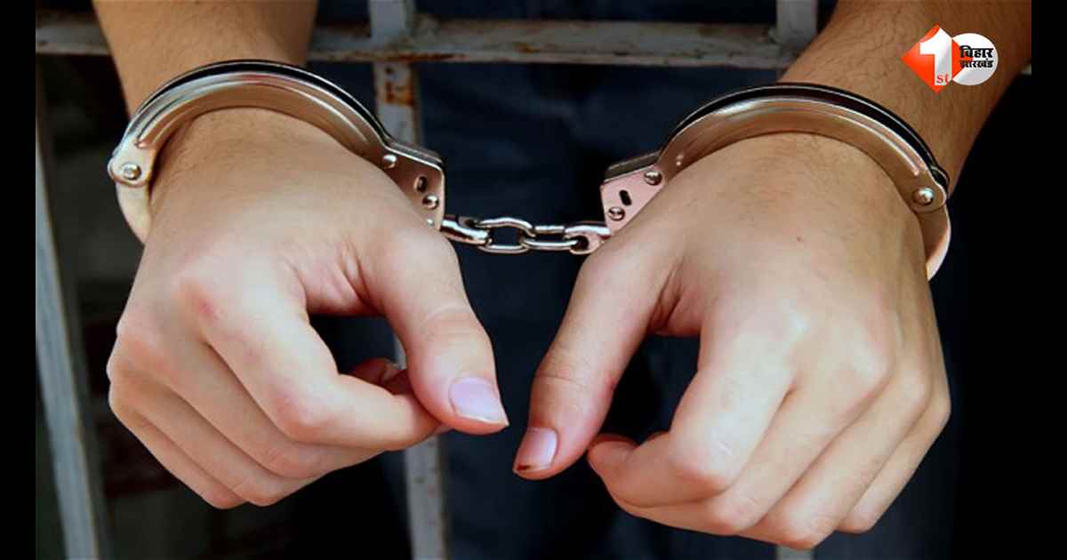 बिहार में वायरल वीडियो पर पुलिस का बड़ा एक्शन, महिला समेत 2 गिरफ्तार; भारी मात्रा में अवैध शराब बरामद