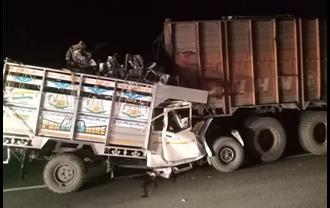 झारखंड में रफ्तार का कहर: ट्रक और पिकअप वैन में जोरदार टक्कर, हादसे में दो की मौत