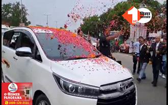 पीएम मोदी की तर्ज पर राहुल गांधी का स्वागत, पटना पहुंचने पर समर्थकों ने की फूलों की बारिश